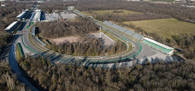 Circuito de carreras de F1 en Monza, Italia.