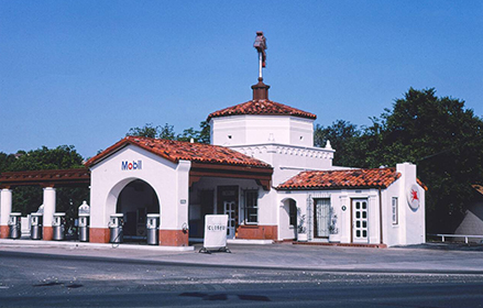 foto de la gasolinera Mobil en San Antonio, Texas con el logo de Mobil