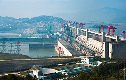 Toma aérea de la presa de las Tres Gargantas en China