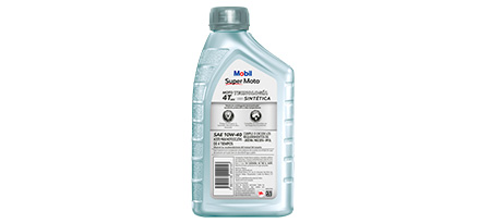 Botella de Mobil Super Moto 4T MX 10W-40 detrás.