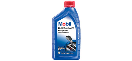 Botella azul de aceite lubricante Mobil Multi Vehicle ATF de frente.
