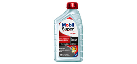 Botella plateada con tapa roja de aceite Mobil TRC Pro 15W-40 de frente.