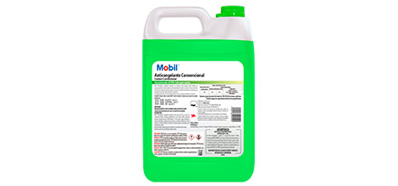 Botella de anticongelante Mobil Coolant Conventional 33 de color verde vista desde atrás.