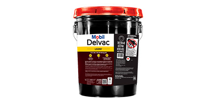 Cubeta de Mobil Delvac Legend CH 4 15W-40 Heavy Duty de color negro y tapa roja.